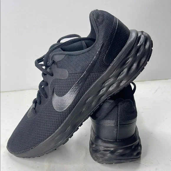 Nike Women's Black Sneakers - Picture 4 of 6